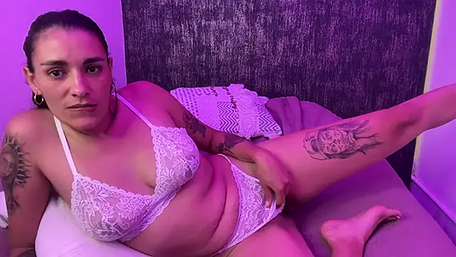 Skarlett_Kiss webcam