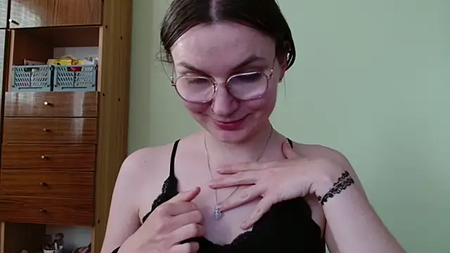 Watch LooveELLYx live on EroticFlix - High definition streams