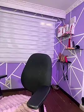 MiiaaJoness webcam