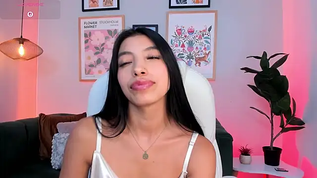 Tiffany_Low webcam