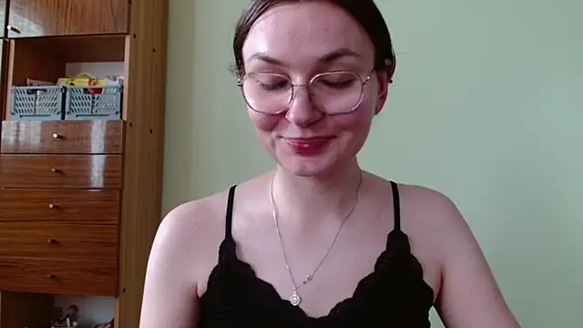 Watch LooveELLYx live on EroticFlix - High definition streams