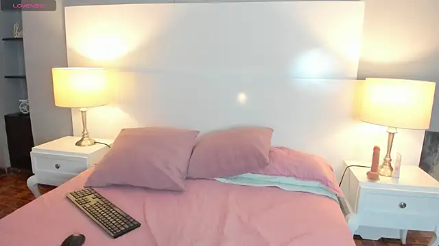 Luna_roose1 webcam