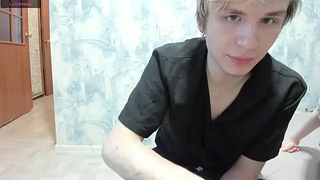 Yoonhee_ki live cam on StripChat