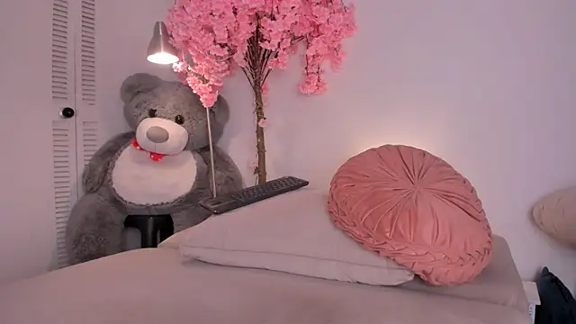 kitty_miaa (F young) - drop boobs + blow job pov