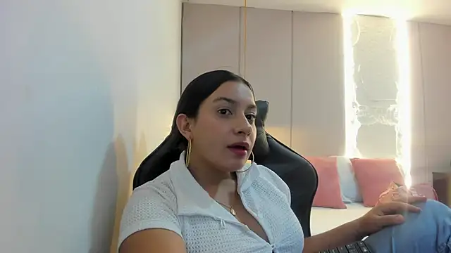 kira_relish webcam