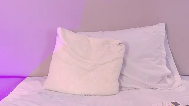 naomiklarc (F teen) - Spank ass x5🍑👋🏻