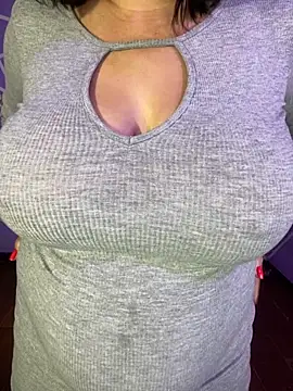 MiiaaJoness webcam