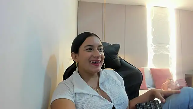 kira_relish webcam