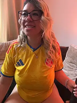 salomesweet13 live cam on StripChat