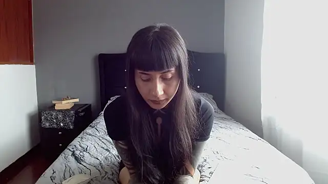 Emilia_1995 live cam on StripChat