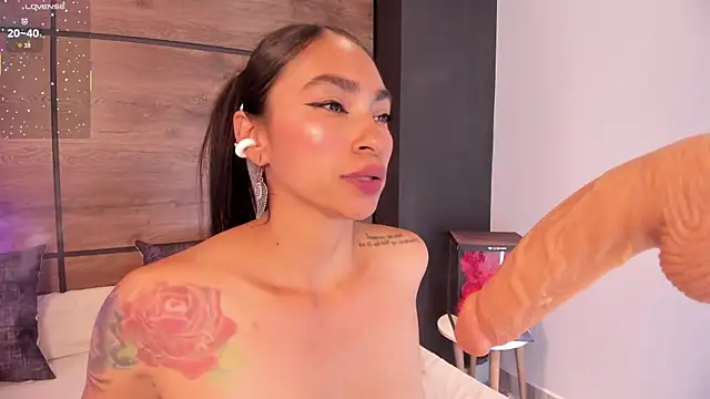 Leamonroe__ webcam