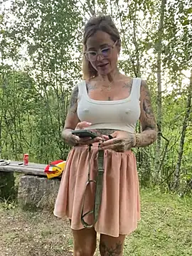 Etwas_neugierig live cam on StripChat