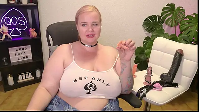 MargotGrey live cam on StripChat
