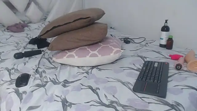 AlannaHarper webcam