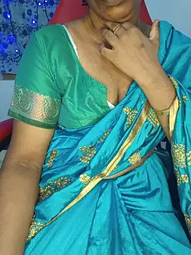 malluivaniya (F milf) - BOOBS OUT