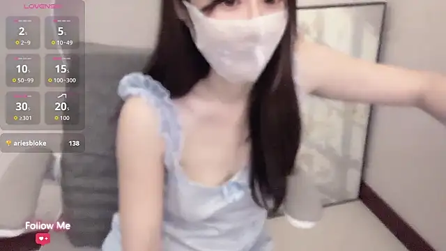qiqi-- live cam on StripChat