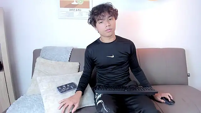 honeymoon_sariel (M twink) - Show cum hand + swallow the cum