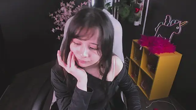 Watch May_Ling live on EroticFlix - High definition streams