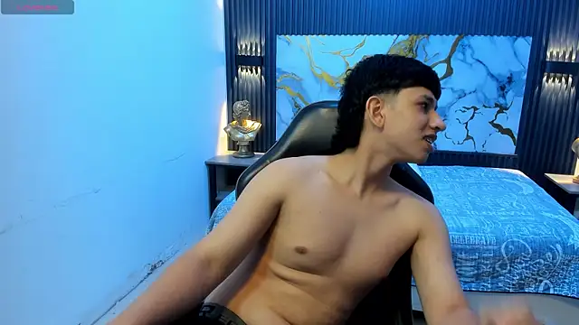 adrianfranko (M twink) - FULL SNAKED