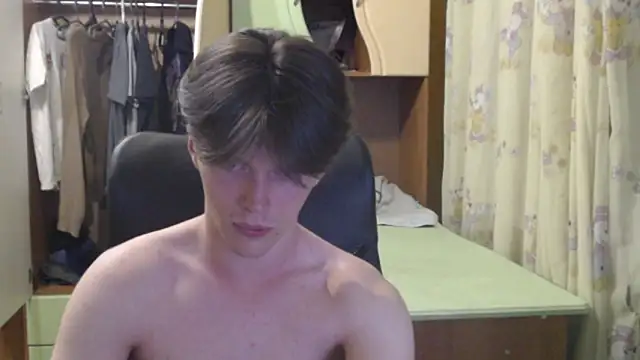 arthur___king (M twink) - take off t-shirt