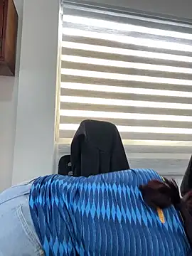 angierousse (F teen) - Look at my friends' boobs