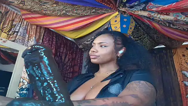 Watch ElizaGrey_ live on EroticFlix - High definition streams