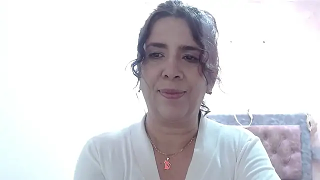 victoria_meester (F mature) - show my camel toe and lick me