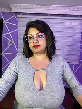 MiiaaJoness webcam