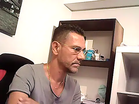 mastercharisma35 (Ask my age) - like tips pls. ı stand up for you.. okey