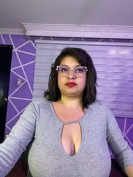 MiiaaJoness webcam