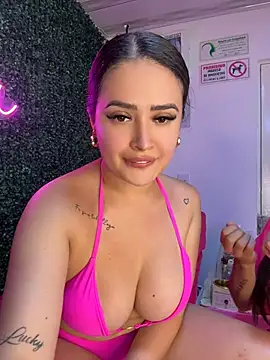 Sara_fun live cam on StripChat