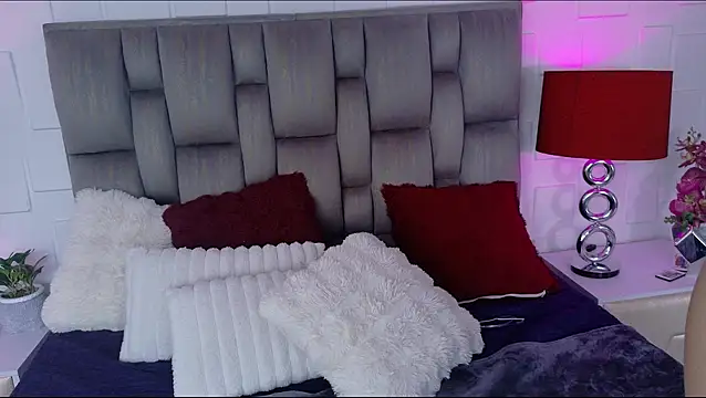 IsabellaRossi live cam on StripChat