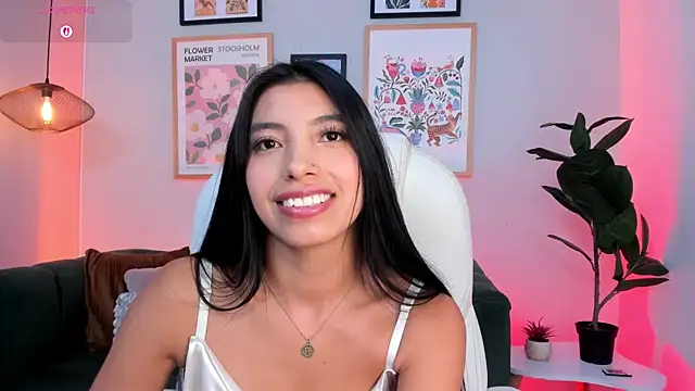 Tiffany_Low webcam