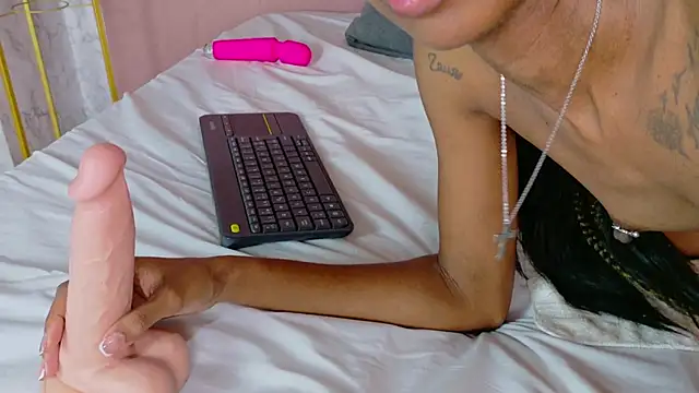 SCARLHETTBROWN live cam on StripChat