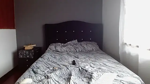 Watch Emilia_1995 live on EroticFlix - High definition streams