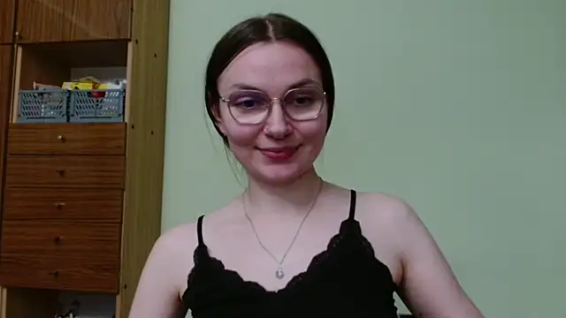 Watch LooveELLYx live on EroticFlix - High definition streams