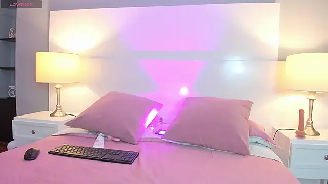 Luna_roose1 webcam