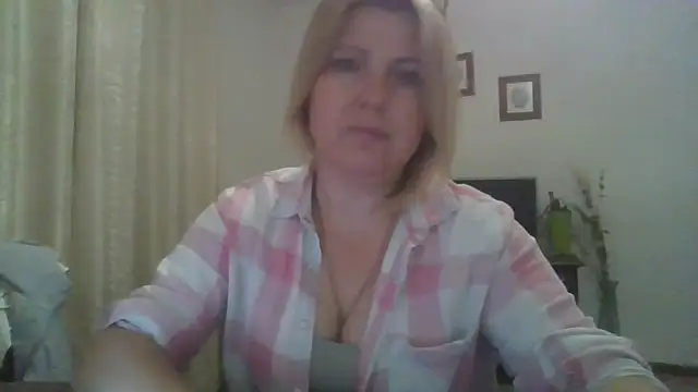 Watch ElenaLove888 live on EroticFlix - High definition streams