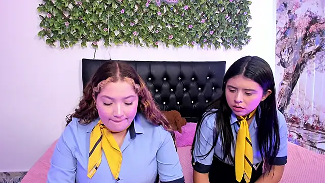 valeria_and_zoe webcam