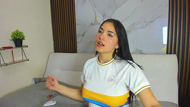 Zoe_Queens webcam