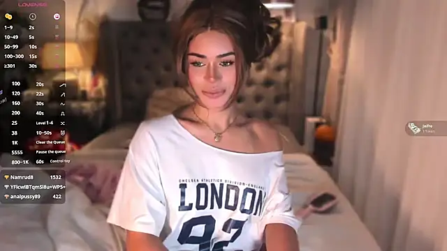 ParisianDoll webcam