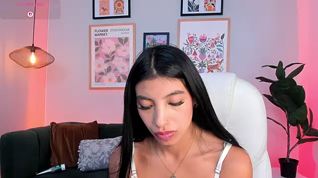 Tiffany_Low webcam