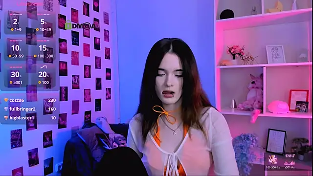 liana_kisses live cam on StripChat