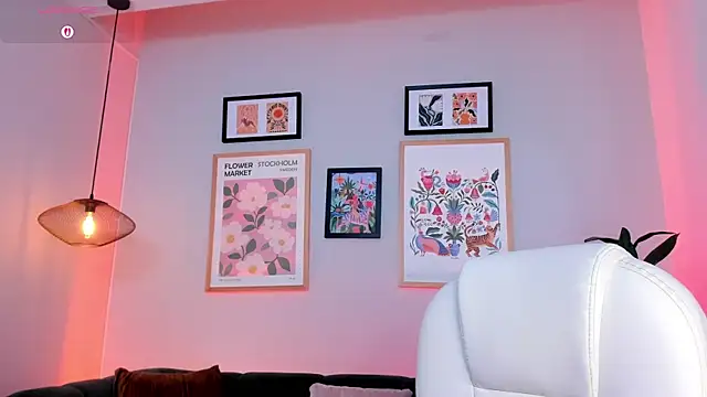 Tiffany_Low live cam on StripChat