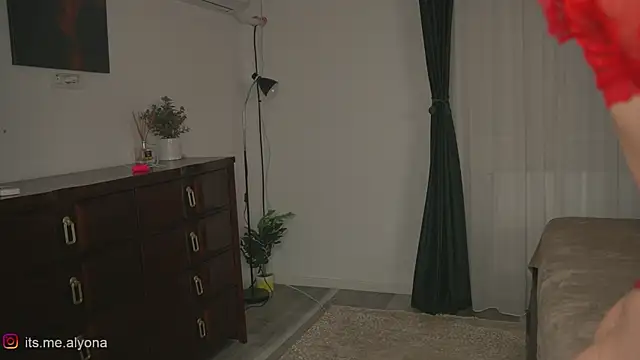 Watch Alyonaqueen_ live on EroticFlix - High definition streams