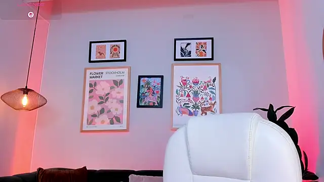Tiffany_Low webcam
