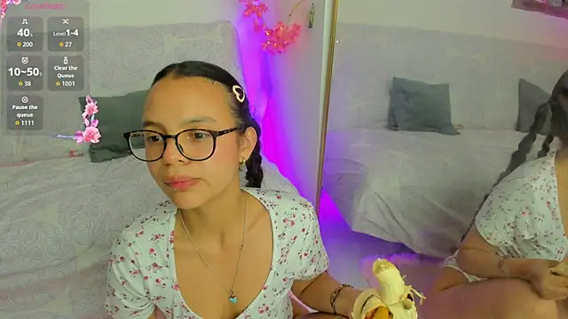 Danesacronin live cam on StripChat