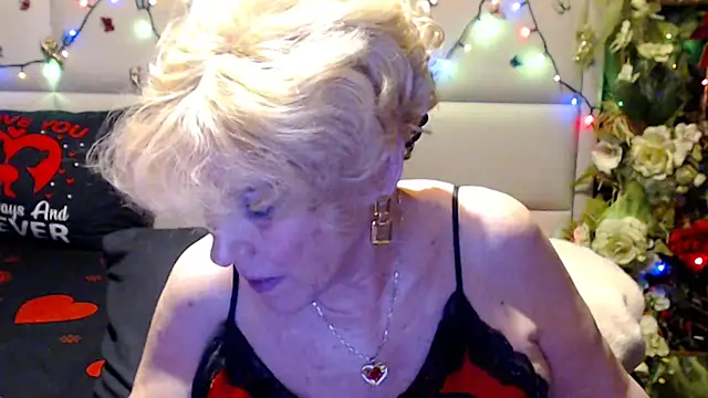 HappyWomanOn webcam