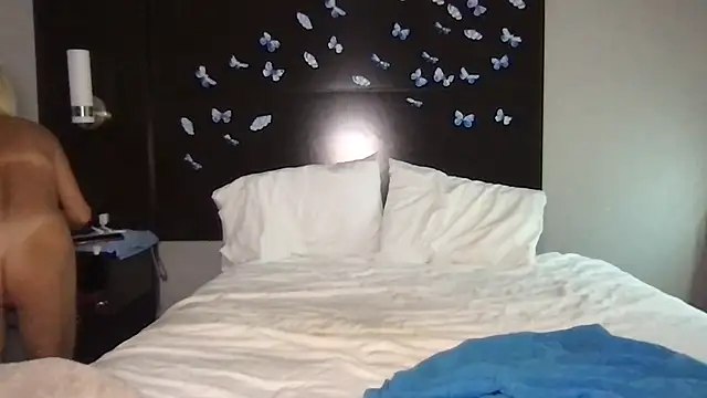 TiffaneyLove webcam