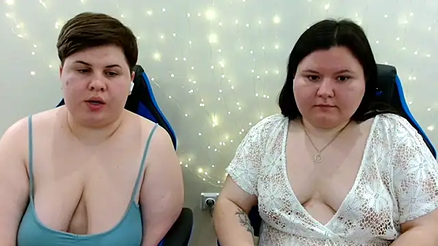 BeckyAndHellen webcam